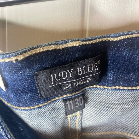 Judy Blue medium wash distressed mid rise boyfriend jeans size 11/30 NWT - Picture 3 of 9